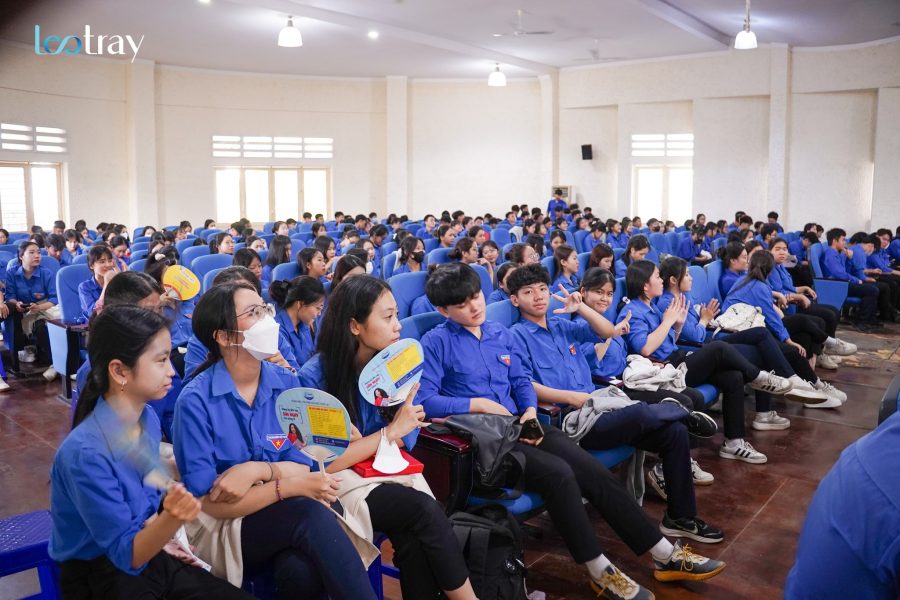 Học sinh THPT Hoàng Diệu tham gia khám phá miễn phí tại sự kiện nha khoa học đường của Leetray và Nha khoa Khôi Nguyên
