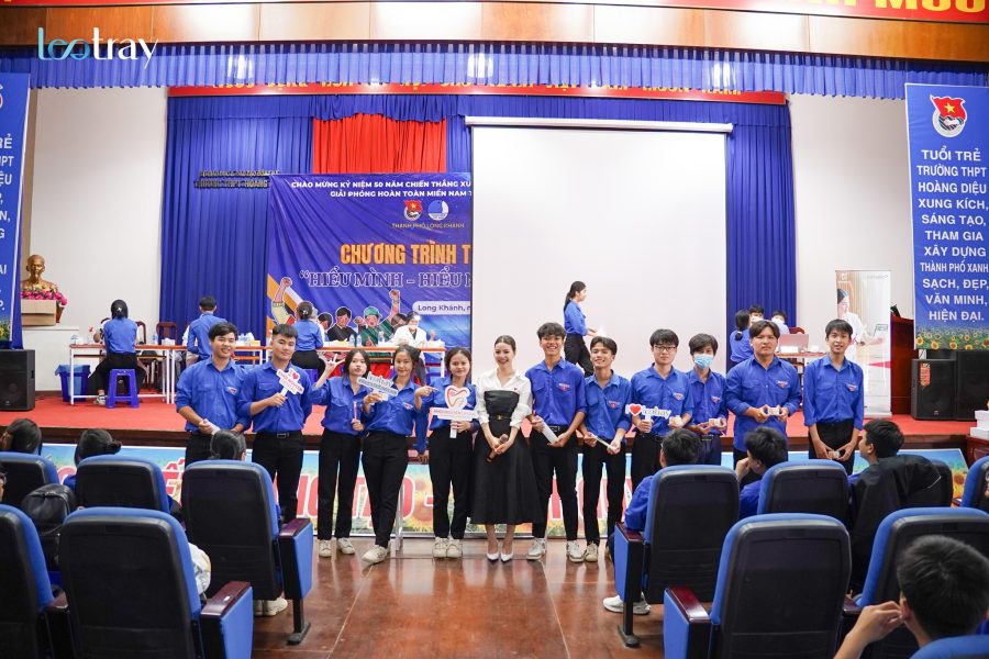 Học sinh THPT Hoàng Diệu tham gia khám phá miễn phí tại sự kiện nha khoa học đường của Leetray và Nha khoa Khôi Nguyên